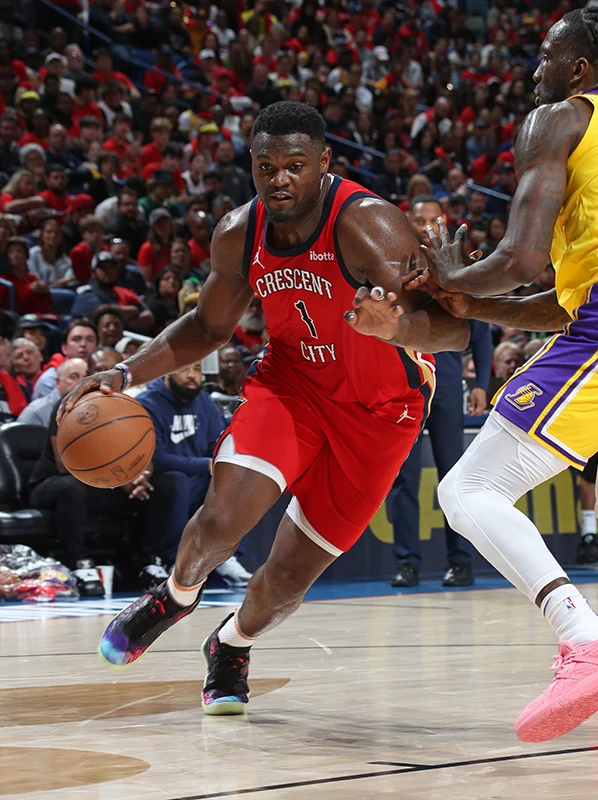 包含新奥尔良鹈鹕迎欧冠关键赛；清晨防线松动；赛场秩序良好；纪律约束更严格的词条